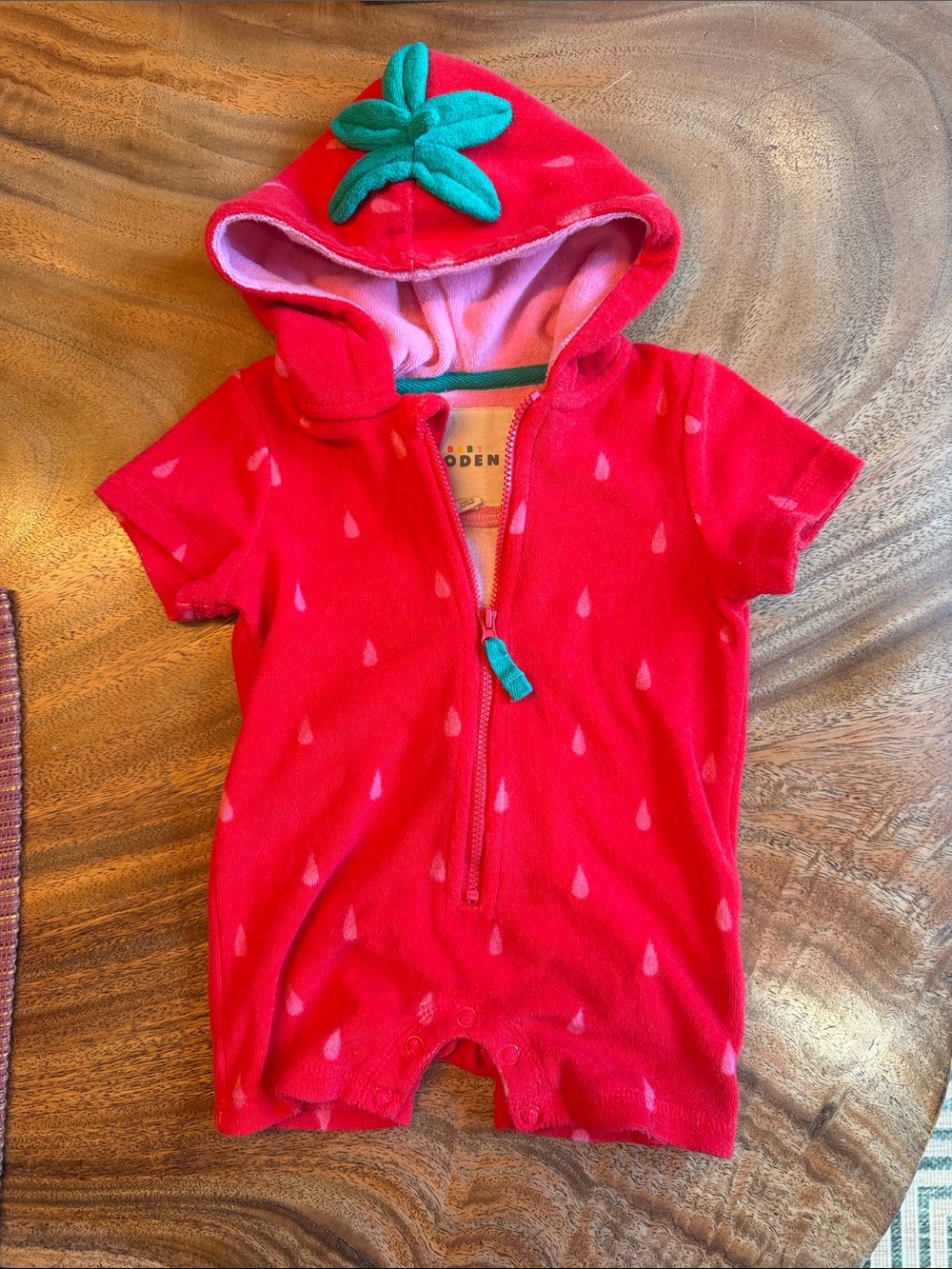 Mini Boden Strawberry Towel Cloth Romie Zipup Onesie Size 3-6 Months